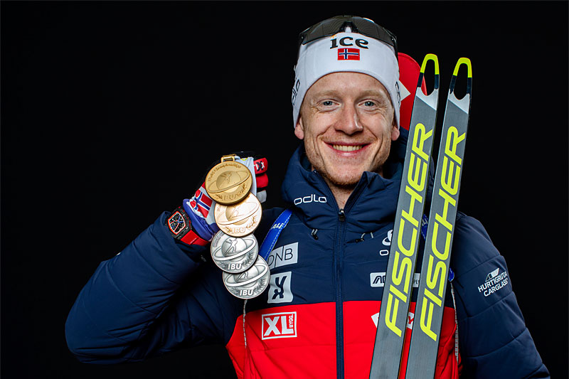 Johannes Thingnes Bø med VM-medaljer fra verdensmesterskapet i Anterselva / Antholz 2020. Foto: Manzoni/NordicFocus. Johannes Thingnes Bø med VM-medaljer fra verdensmesterskapet i Anterselva / Antholz 2020. Foto: Manzoni/NordicFocus.
