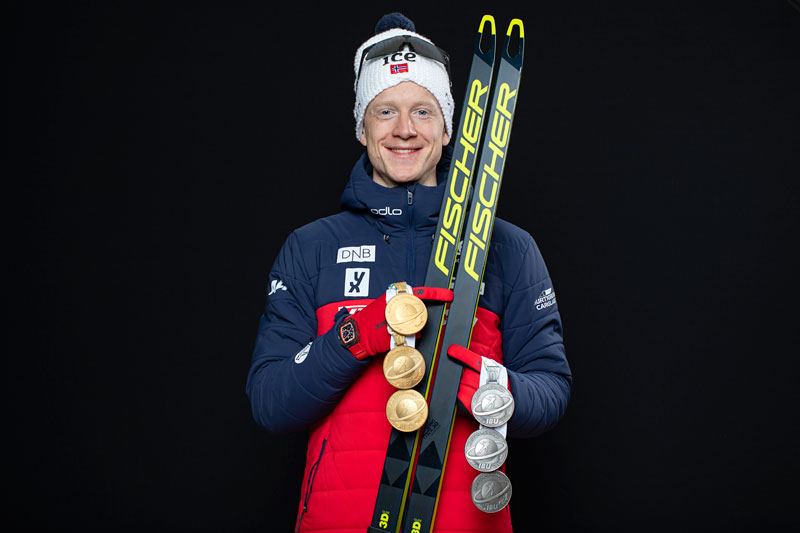 Johannes Thingnes Bø med VM-medaljer fra verdensmesterskapet i Anterselva / Antholz 2020. Foto: Manzoni/NordicFocus. Johannes Thingnes Bø med VM-medaljer fra verdensmesterskapet i Anterselva / Antholz 2020. Foto: Manzoni/NordicFocus.