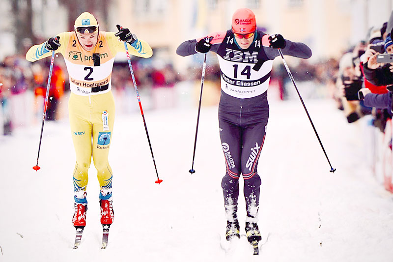 Petter Eliassen (th) avgjør Vasaloppet 2020 rett foran målstreken gjennom å slå Stian Hoelgaard i spurten hvor de to var eneste løpere. Foto: Magnus Östh / Visma Ski Classics. Petter Eliassen (th) avgjør Vasaloppet 2020 rett foran målstreken gjennom å slå Stian Hoelgaard i spurten hvor de to var eneste løpere. Foto: Magnus Östh / Visma Ski Classics.