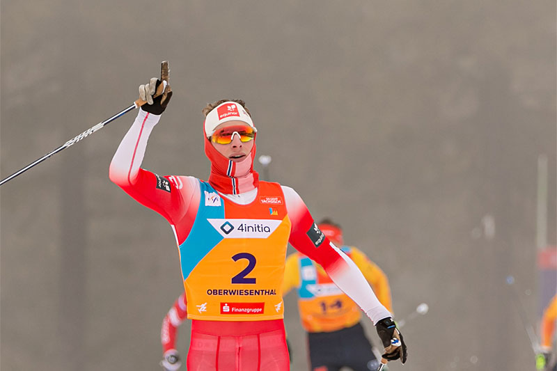 Ansgar Evensen jubler over gullmedalje på sprinten under Junior-VM i Oberwiesenthal 2020. Foto: Marko Unger / Studio2media. Ansgar Evensen jubler over gullmedalje på sprinten under Junior-VM i Oberwiesenthal 2020. Foto: Marko Unger / Studio2media.