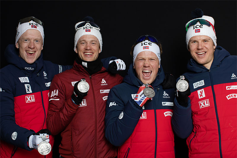 Johannes Thingnes Bø, Tarjei Bø, Johannes Dale og Vetle Sjaastad Christiansen har akkurat sikret sølv til Norge i VM-stafetten i Anterselva 2020. Foto: Manzoni/NordicFocus. Johannes Thingnes Bø, Tarjei Bø, Johannes Dale og Vetle Sjaastad Christiansen har akkurat sikret sølv til Norge i VM-stafetten i Anterselva 2020. Foto: Manzoni/NordicFocus.