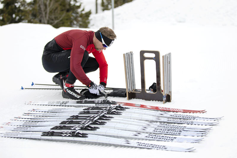 Madshus med blant andre Svein Ivar Moen tester ski for fullt ved Sjusjøen våren 2020. Foto: Stefano Zatta / Madshus. Madshus med blant andre Svein Ivar Moen tester ski for fullt ved Sjusjøen våren 2020. Foto: Stefano Zatta / Madshus.