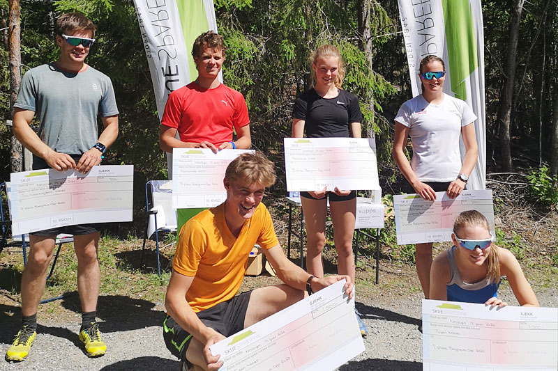 Løperne på pallen i Bergheim Opp 2020. Fra venstre: Bjørnar S. Tyribakken, Vegard Myklemyr, Oliavia Oppheim og Mari Torsteinsrud. Foran: Kristen Mikkelsplass og Marte Mikkelsplass. Arrangørfoto. Løperne på pallen i Bergheim Opp 2020. Fra venstre: Bjørnar S. Tyribakken, Vegard Myklemyr, Oliavia Oppheim og Mari Torsteinsrud. Foran: Kristen Mikkelsplass og Marte Mikkelsplass. Arrangørfoto.