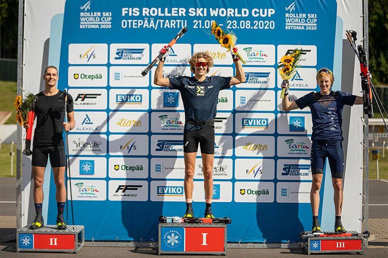 Seierspallen til seniorherrene på sprinten under verdenscupen i Otepää 2020. Fra venstre: Henri Roos (2. plass), Amund Korsæth (1) og Eirik Mysen (3). Foto: Paul Poderat. Seierspallen til seniorherrene på sprinten under verdenscupen i Otepää 2020. Fra venstre: Henri Roos (2. plass), Amund Korsæth (1) og Eirik Mysen (3). Foto: Paul Poderat.