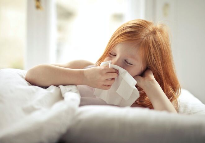 Bildet viser et barn som er forkjølet