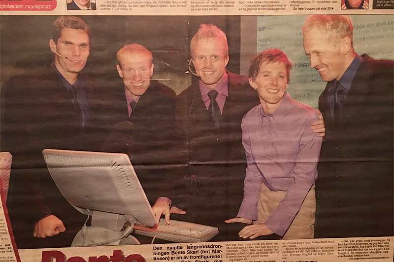 Faksimile Dagbladet 3. november 2000, dagen etter lanseringen av Langrenn.com. Fra venstre: Thomas Alsgaard, Odd-Bjørn Hjelmeset, Geir og Bente Skari, Espen Bjevig. Thorodd Bakken var også en av gründerne av Langrenn.com. Originalfoto: Robert S. Eik. Faksimile Dagbladet 3. november 2000, dagen etter lanseringen av Langrenn.com. Fra venstre: Thomas Alsgaard, Odd-Bjørn Hjelmeset, Geir og Bente Skari, Espen Bjevig. Thorodd Bakken var også en av gründerne av Langrenn.com. Originalfoto: Robert S. Eik.