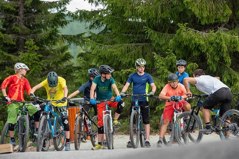 Stisykling er blitt populært blant barn og unge. Terrengsykkelcampen i Trysil har vært fullbooket de to siste årene. Foto: Destinasjon Trysil. Stisykling er blitt populært blant barn og unge. Terrengsykkelcampen i Trysil har vært fullbooket de to siste årene. Foto: Destinasjon Trysil.