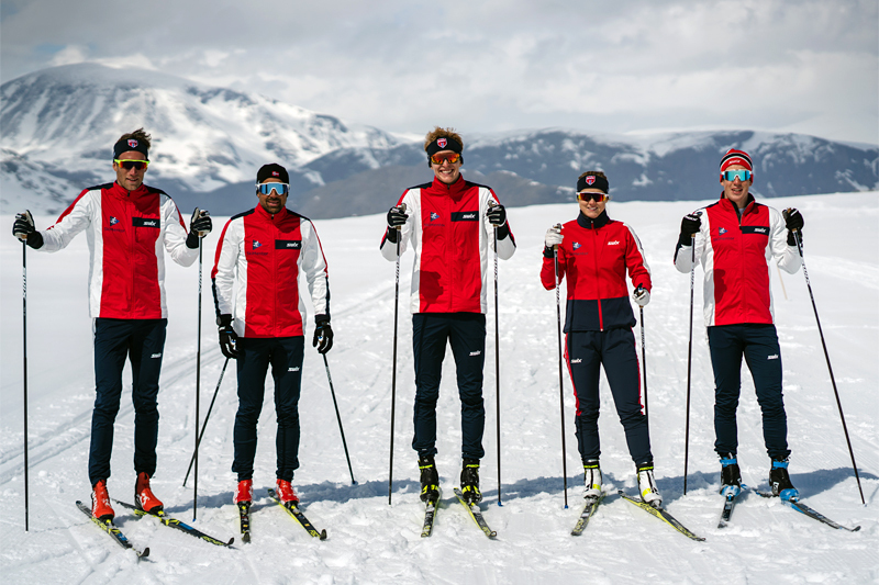 SkiMentorene Simen Østensen (fv), Nils-Ingar Aadne (Nilsi), Eirik Mysen, Emilie Fleten og Andrew Musgrave. Foto: 239.no. SkiMentorene Simen Østensen (fv), Nils-Ingar Aadne (Nilsi), Eirik Mysen, Emilie Fleten og Andrew Musgrave. Foto: 239.no.
