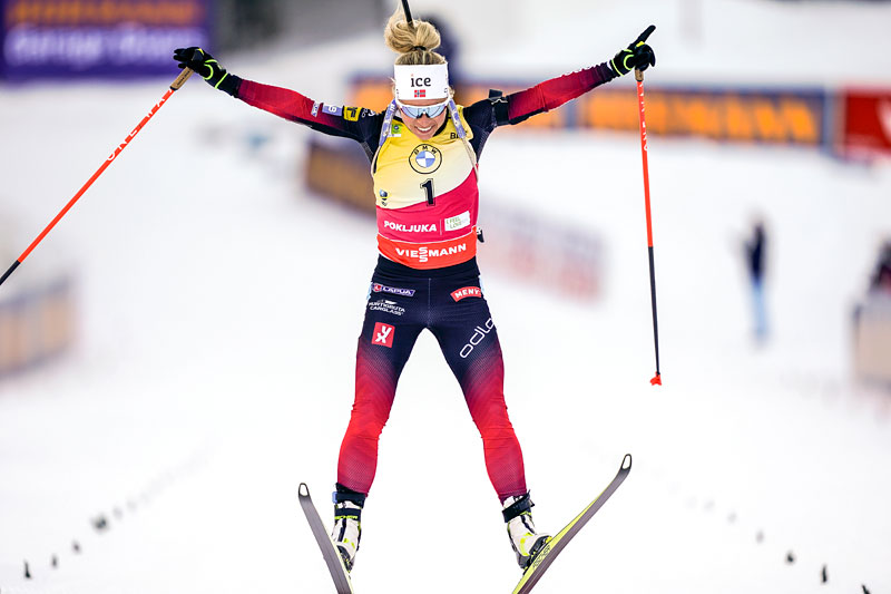 Hoppende glad Tiril Eckhoff over enda et VM-gull under mesterskapet i Pokljuka 2021 da hun vant jaktstarten med klar margin. Foto: Thibaut/NordicFocus. Hoppende glad Tiril Eckhoff over enda et VM-gull under mesterskapet i Pokljuka 2021 da hun vant jaktstarten med klar margin. Foto: Thibaut/NordicFocus.