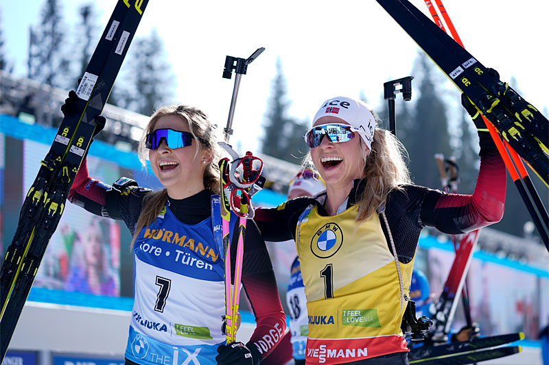 Ingrid Landmark Tandrevold og Tiril Eckhoff jubler etter å ha innkassert sølv og bronse under verdensmesterskapet i Pokljuka 2021 på mesterskapets siste dag. Foto: Thibaut/NordicFocus. Ingrid Landmark Tandrevold og Tiril Eckhoff jubler etter å ha innkassert sølv og bronse under verdensmesterskapet i Pokljuka 2021 på mesterskapets siste dag. Foto: Thibaut/NordicFocus.