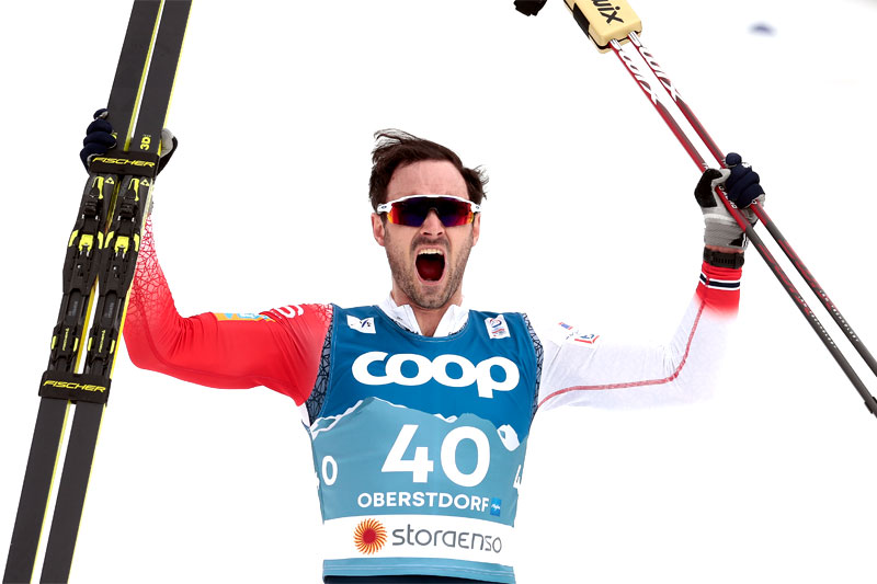 Hans Christer Holund jubler etter å ha vunnet 15 km fri under Oberstdorf-VM 2021. Foto: Modica/NordicFocus. Hans Christer Holund jubler etter å ha vunnet 15 km fri under Oberstdorf-VM 2021. Foto: Modica/NordicFocus.