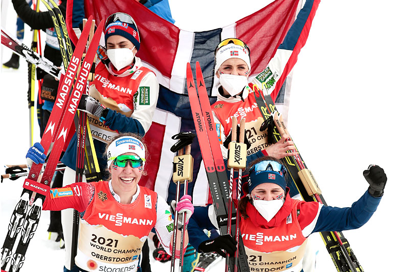 Det norske verdensmesterlaget på stafetten under VM i Oberstdorf 2021. I etapperekkefølge Tiril Udnes Weng, Heidi Weng, Therese Johaug og Helene Marie Fossesholm. Foto: Modica/NordicFocus. Det norske verdensmesterlaget på stafetten under VM i Oberstdorf 2021. I etapperekkefølge Tiril Udnes Weng, Heidi Weng, Therese Johaug og Helene Marie Fossesholm. Foto: Modica/NordicFocus.