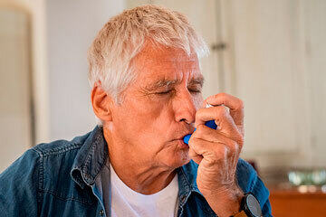 bs-Senior-asthma-306851800-360
