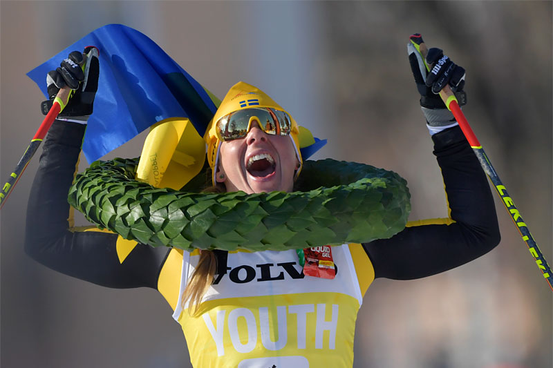 Lina Korsgren jubler over seier i Vasaloppet 2021. Foto: Nisse Schmidt / Nisses Sportbild / Vasaloppet. Lina Korsgren jubler over seier i Vasaloppet 2021. Foto: Nisse Schmidt / Nisses Sportbild / Vasaloppet.