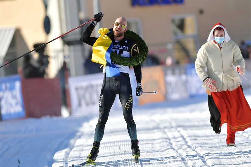 Tord Asle Gjerdalen jubler over seier i Vasaloppet 2021. Foto: Nisse Schmidt / Nisses Sportbild / Vasaloppet. Tord Asle Gjerdalen jubler over seier i Vasaloppet 2021. Foto: Nisse Schmidt / Nisses Sportbild / Vasaloppet.