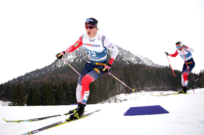 Johannes Høsflot Klæbo og Emil Iversen underveis på 5-mila i Oberstdorf-VM 2021. Foto: Thibaut/NordicFocus. Johannes Høsflot Klæbo og Emil Iversen underveis på 5-mila i Oberstdorf-VM 2021. Foto: Thibaut/NordicFocus.