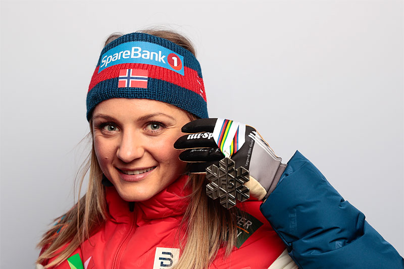 Maiken Caspersen Falla med VM-medalje fra verdensmesterskapet i Oberstdorf 2021. Foto: Modica/NordicFocus. Maiken Caspersen Falla med VM-medalje fra verdensmesterskapet i Oberstdorf 2021. Foto: Modica/NordicFocus.