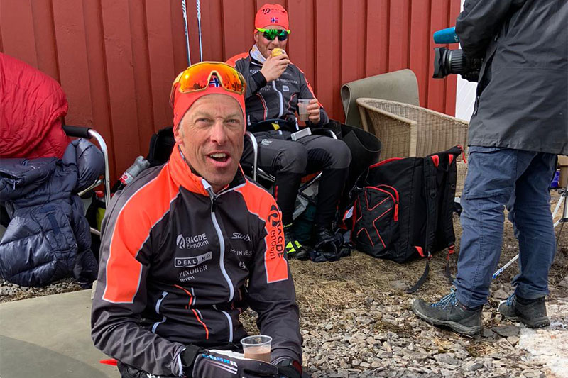 Anders Aukland i forbindelse med sin nye verdensrekord i langrenn, 700 kilometer ved Mylla i Nordmarka, i april 2021. Foto: Team Ragde Eiendom. Anders Aukland i forbindelse med sin nye verdensrekord i langrenn, 700 kilometer ved Mylla i Nordmarka, i april 2021. Foto: Team Ragde Eiendom.