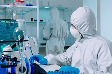 bs-Scientist-Ppe-Suit-399522314-360