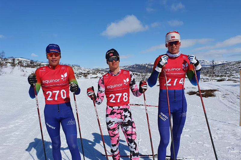 Herrenes seierspall i Auversvatn Rundt 2021. Fra venstre: Mathias Holbækk (nr. 2), Johannes Lønnestad Flåten (1) og Bård Olav Medhus (3). Arrangørfoto. Herrenes seierspall i Auversvatn Rundt 2021. Fra venstre: Mathias Holbækk (nr. 2), Johannes Lønnestad Flåten (1) og Bård Olav Medhus (3). Arrangørfoto.