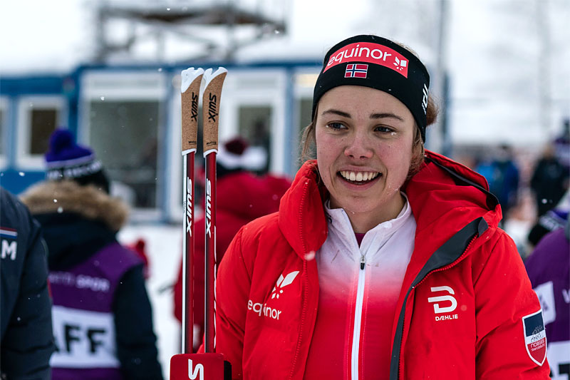 Margrethe Bergane etter seier og gullmedalje på 15 km under Junior-VM i Vuokatti 2021. Foto: Tomi Mäkipää / Loru Creative. Margrethe Bergane etter seier og gullmedalje på 15 km under Junior-VM i Vuokatti 2021. Foto: Tomi Mäkipää / Loru Creative.