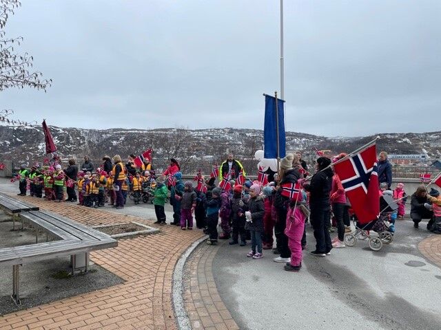 17. mai feiring i Kirkenes og Prestøya barnehage 17. mai feiring i Kirkenes og Prestøya barnehage