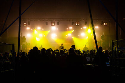 Bildet er fra en av konsertene under Randsfjordfestivalen i 2019.