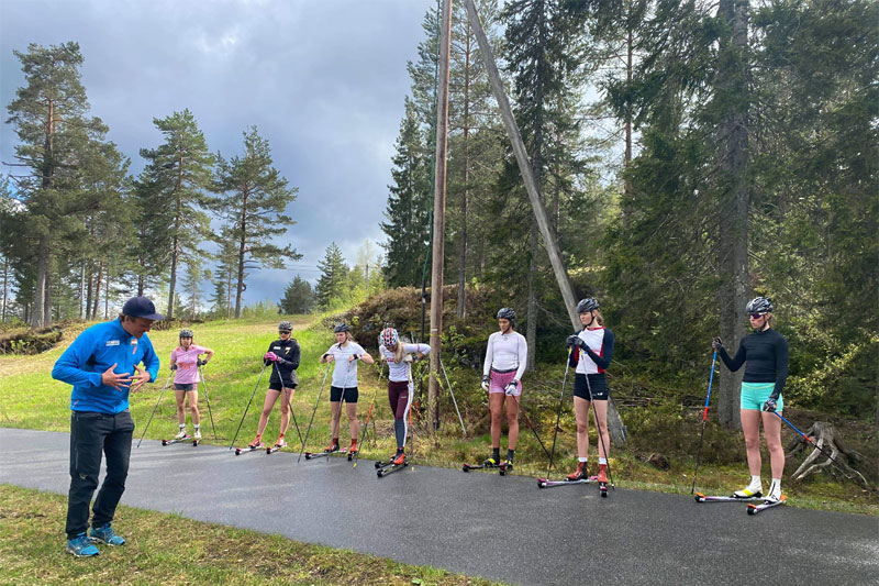 Fellestrening i Konnerud IL hvor trener Lage Sofienlund inngår i støtteapparatet. Foto: Mads Madsgård. Fellestrening i Konnerud IL hvor trener Lage Sofienlund inngår i støtteapparatet. Foto: Mads Madsgård.