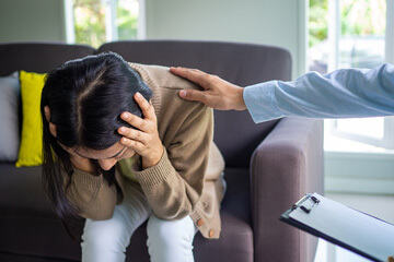 bs-Psychiatrist-patient--395328530-360