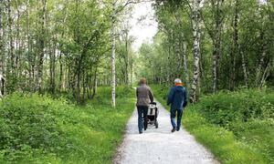 Godt tilrettelagt tursti fra Stranda til badeplassen på Erikstad