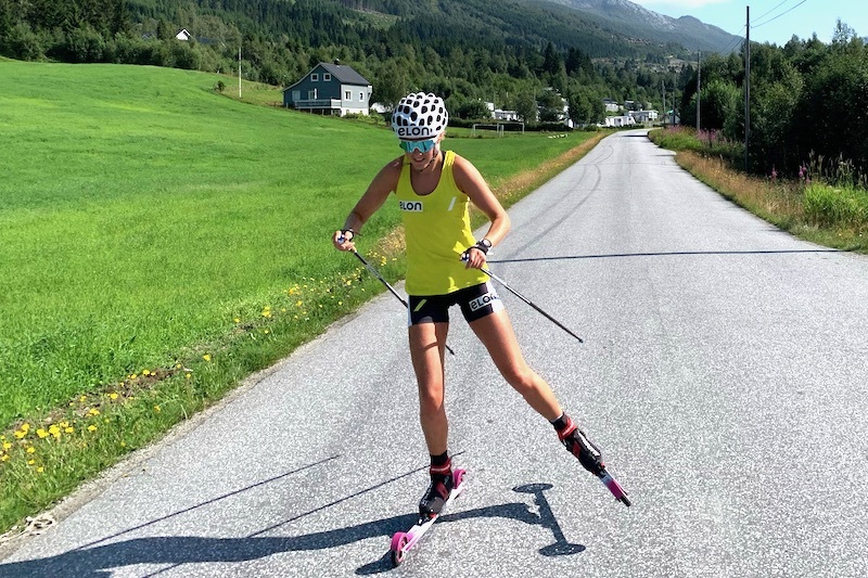 Karoline Simpson-Larsen fikk startnekt like før jul i fjor. Nå er hun klar for Lysebotn Opp på torsdag, hennes første internasjonale konkurranse siden desember. Foto: Privat Karoline Simpson-Larsen fikk startnekt like før jul i fjor. Nå er hun klar for Lysebotn Opp på torsdag, hennes første internasjonale konkurranse siden desember. Foto: Privat