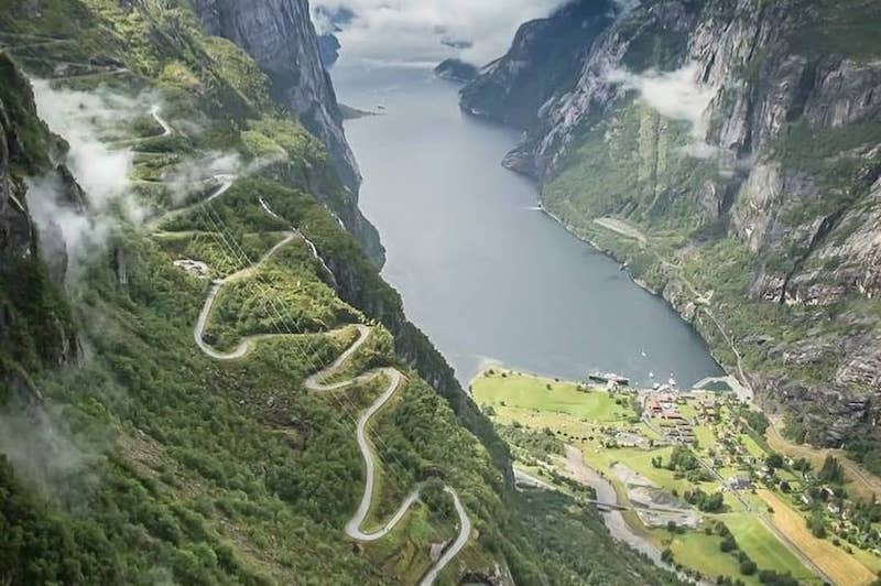 Lysebotn Opp er 7.5km langt, byr på 640 høydemeter, 27 hårnålsvinger og en gjennomsnittlig stigning på 10 prosent. Foto: Blink/Axelar Lysebotn Opp er 7.5km langt, byr på 640 høydemeter, 27 hårnålsvinger og en gjennomsnittlig stigning på 10 prosent. Foto: Blink/Axelar