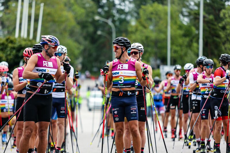 Petter Northug og Calle Halvfarsson i hyggelig passiar før starten på lørdagens Allianslopp. Foto: Trollhättan Action Week Petter Northug og Calle Halvfarsson i hyggelig passiar før starten på lørdagens Allianslopp. Foto: Trollhättan Action Week