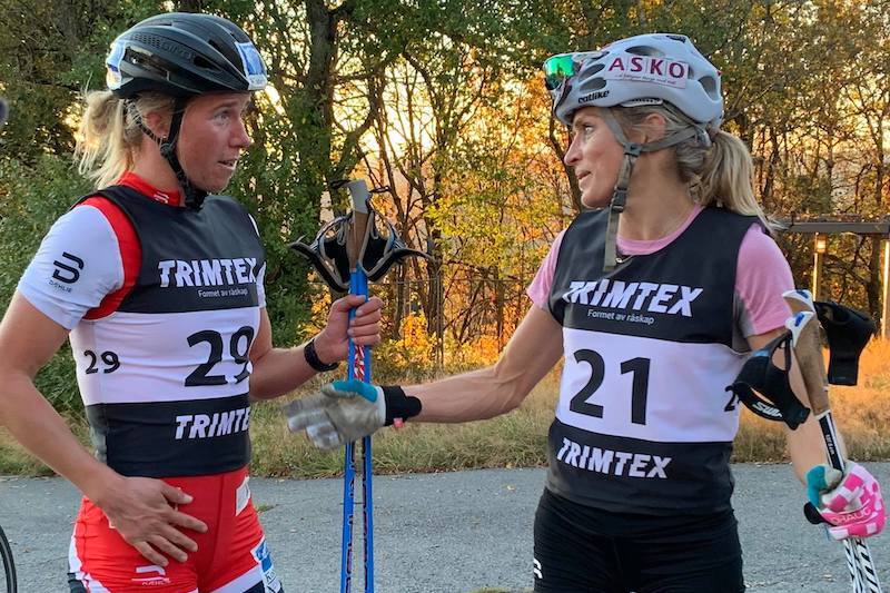 Astrid Øyre Slind (till venstre) og Therese Johaug etter målgang på Tryvann. Foto: Øyvind Moen Fjeld Astrid Øyre Slind (till venstre) og Therese Johaug etter målgang på Tryvann. Foto: Øyvind Moen Fjeld