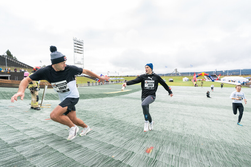 Karsten Warholm veksler med Petter Northug under Red Bull 400 på lørdag. Foto: Kyle Meyr / Red Bull Content Pool Karsten Warholm veksler med Petter Northug under Red Bull 400 på lørdag. Foto: Kyle Meyr / Red Bull Content Pool