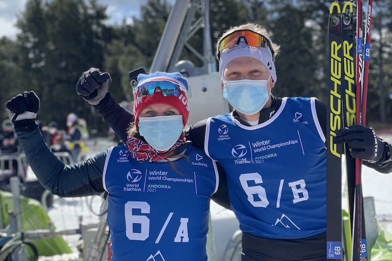 Elisabeth Sveum og Hans Christian Tungesvik tok gull på stafett under VM i vintertriatlon i mars. I 2023 arrangeres verdensmesterskapet i sporten på Lillehammer. Foto: Privat Elisabeth Sveum og Hans Christian Tungesvik tok gull på stafett under VM i vintertriatlon i mars. I 2023 arrangeres verdensmesterskapet i sporten på Lillehammer. Foto: Privat