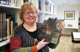 Turid Espelund Haugen er bibliotekar på Norsk Hestesenter, og kan by på mange spennende bøker om hest.