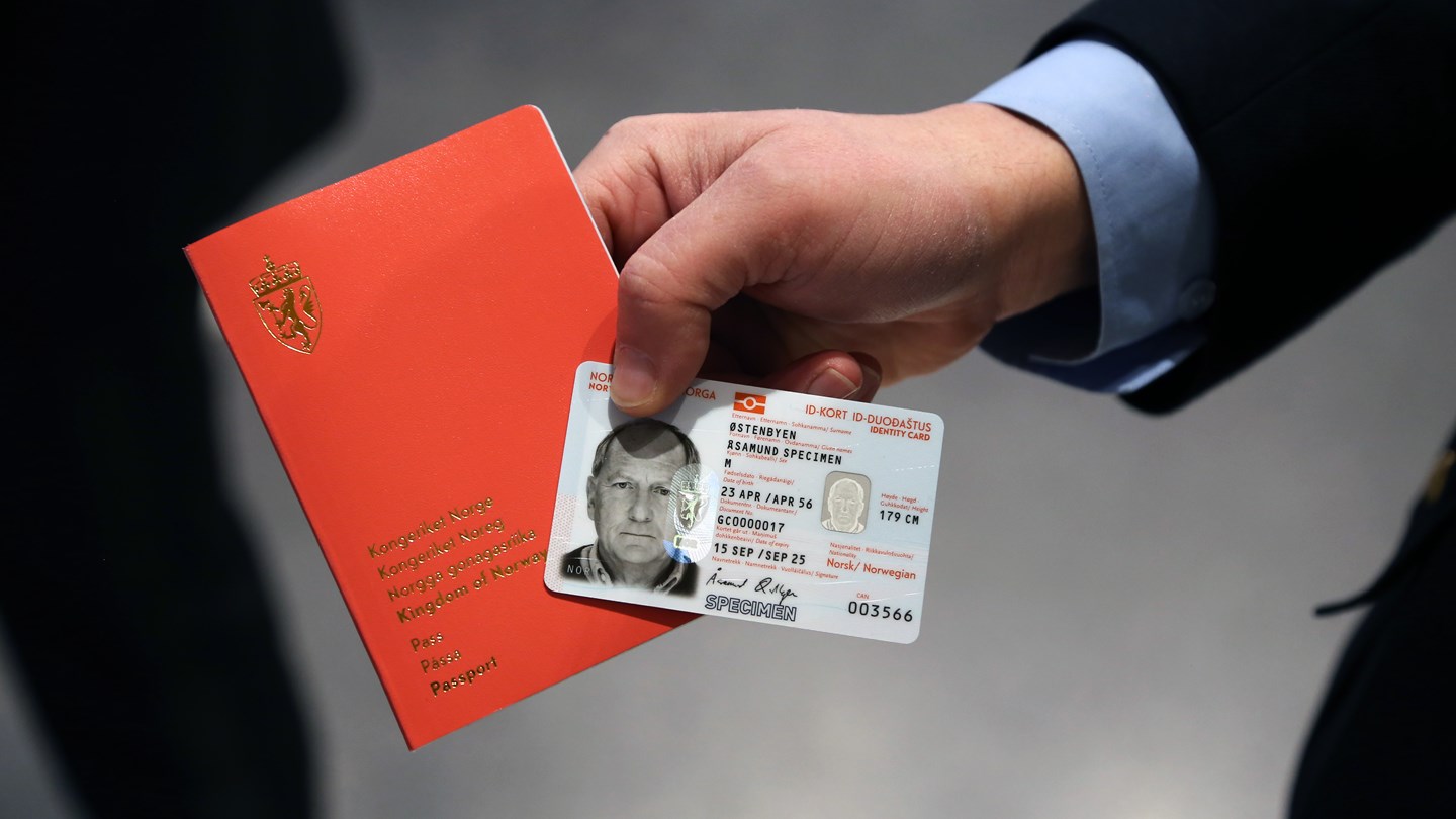 Illustrasjonsfoto av Norsk pass og nasjonalt ID-kort