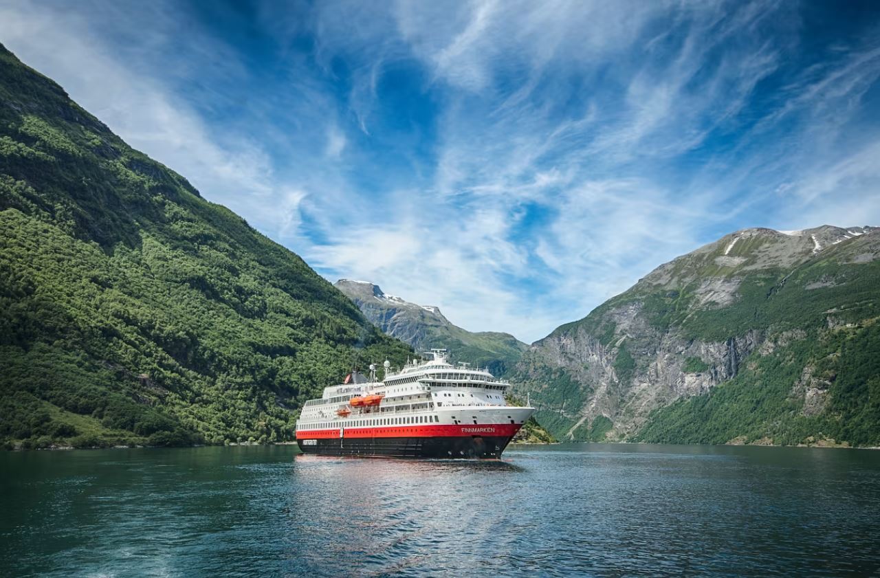 MS Otto Sverdrup (MS Finnmarken) - photo credit Hurtigruten _ Agurtxane Concellon (1).jpg