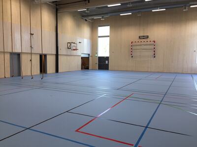 Bildet er fra gymsalen på Bergerbakken skole