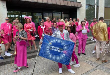 Spesiallaget Oppsal Janitsjar-fane til Sæby 2022. Foto.