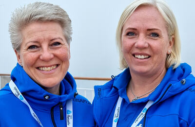 FINT SAMARBEID: − Vi tror dette gjør noe med de som driver campingplassene også. Det er så fint et samarbeid, og tenk at det nå har vart i åtte år og flere kommer med, sier Wenche Tønnesen (t.v.) og Carina Klungeland.