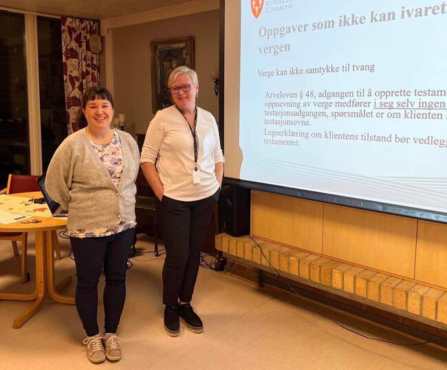 Demenskoordinator Karianne Andersen Bjune og saksbehandler i tildelingsenheten Kari Gjerdingen Henriksen.