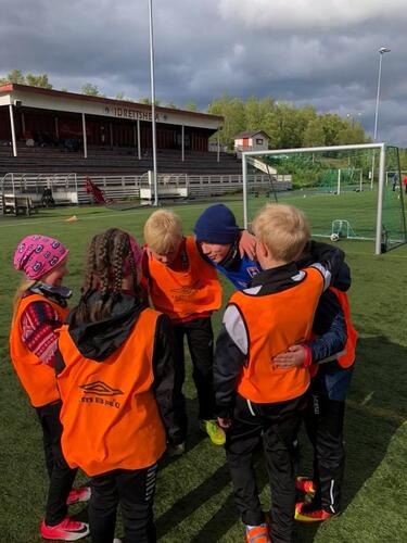 TINE fotballskole - barn i sirkel