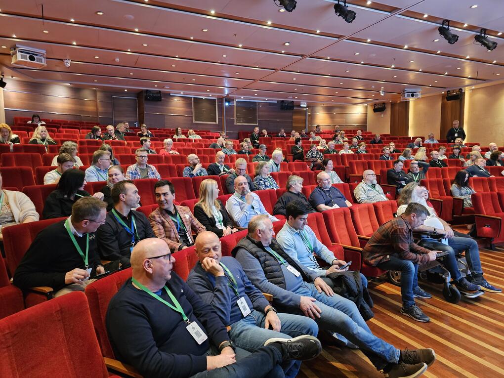 Et lydhørt publikum fikk god faglig input under årets Campingkonferanse.