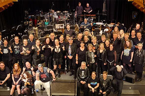 ©Oppsal Janitsjar Gruppebilde av Oppsal Janitsjar før konsert med Roy Khan 8. mars 2025. Foto.