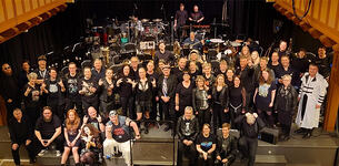Gruppebilde av Oppsal Janitsjar før konsert med Roy Khan 8. mars 2025. Foto.