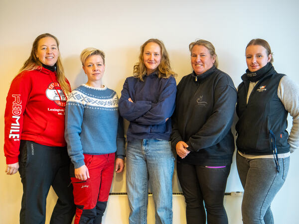 Nye travtrenerstudenter Anita, Marita, Guro, Monica, Regine