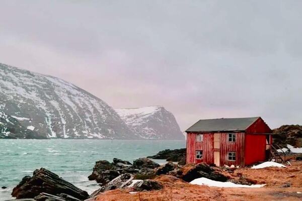 rødt hus - strandgata vestover