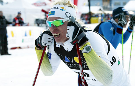 Uflaks igjen for Peter Larsson, som fikk brist i to ribbein under trening i Davos. PÃ¥ bildet puster han ut etter kvalifiseringen, der han ikke gikk videre. Foto: Stefan Kaufmann Uflaks igjen for Peter Larsson, som fikk brist i to ribbein under trening i Davos. PÃ¥ bildet puster han ut etter kvalifiseringen, der han ikke gikk videre.